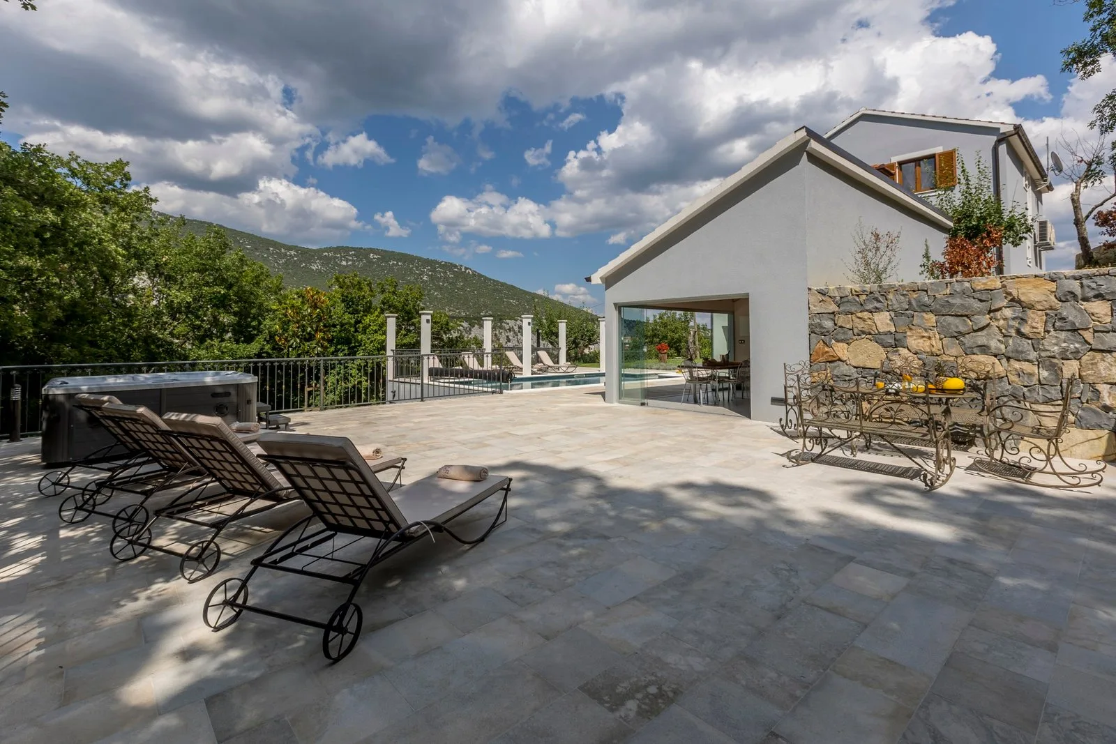 Villa Grey Stone